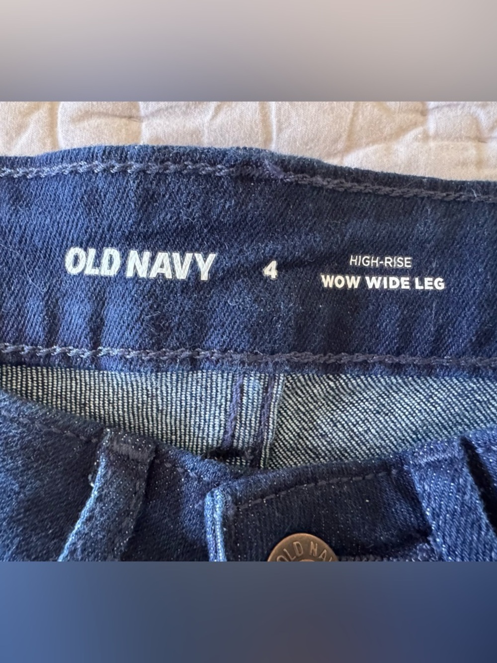 Old Navy Wide-Leg Jeans in Dark Wash - Picture 7 of 7